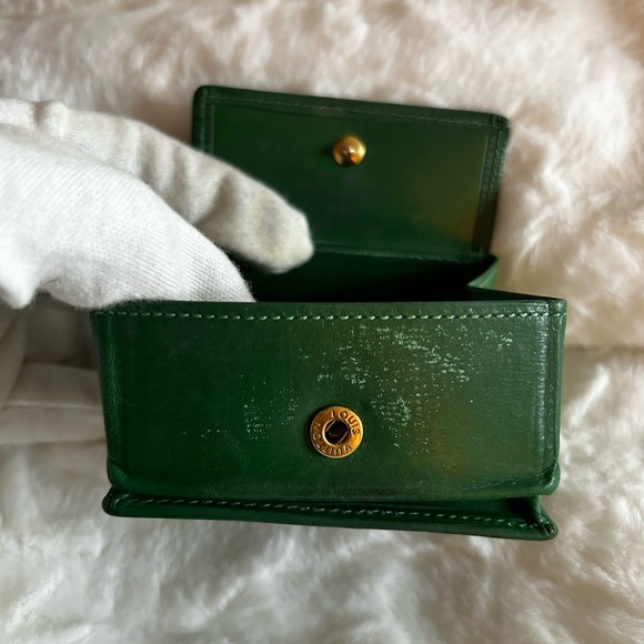 Authentic Vintage Louis Vuitton Green embossed leather coin /card / purse - Picture 7 of 10